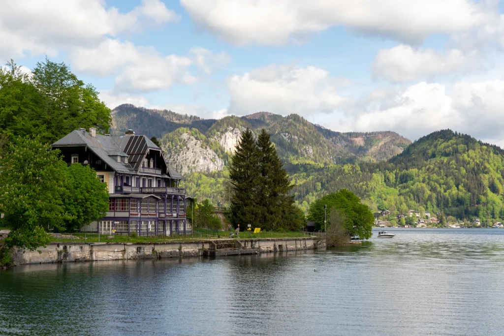 The Golden Pixel Cooperative, Installationsansichten „Techno Scapes”, Mobile Kino-Installation, St. Gilgen, 2021, Fotos: Lisa Truttmann