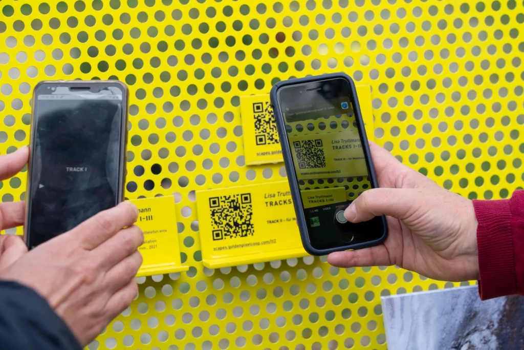 The Golden Pixel Cooperative, Installationsansichten „Techno Scapes”, Mobile Kino-Installation, St. Gilgen, 2021, Fotos: Lisa Truttmann