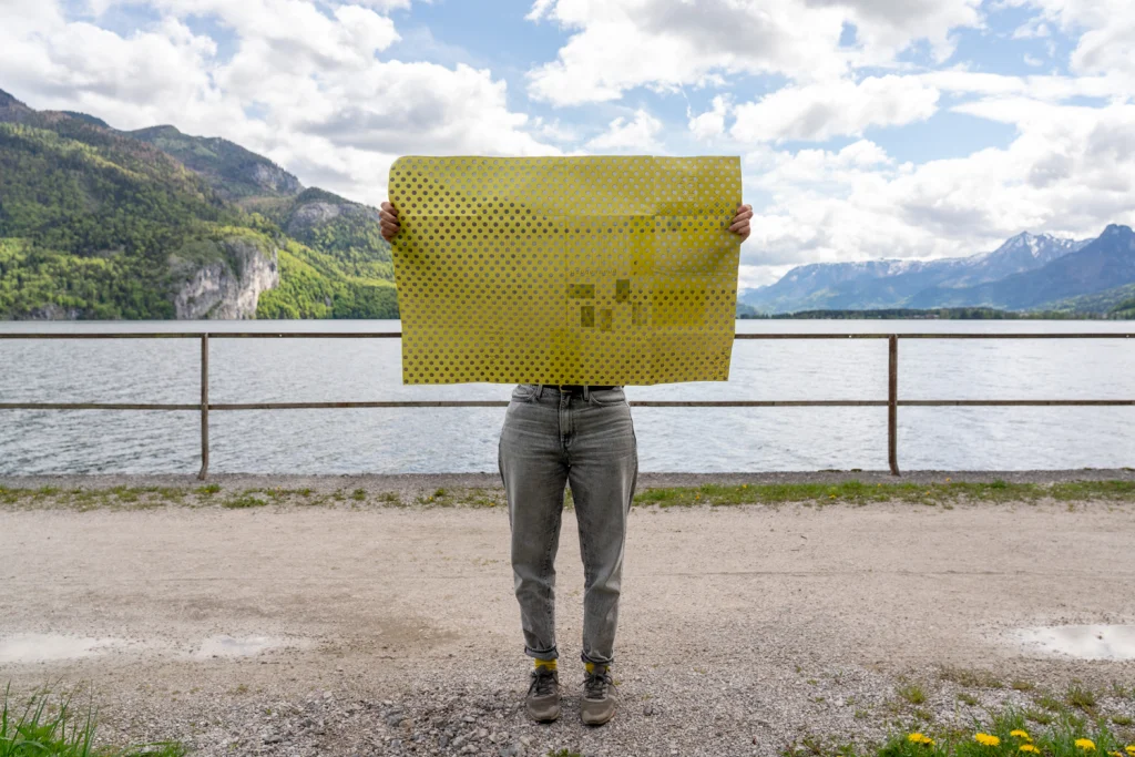 The Golden Pixel Cooperative, „Techno Scapes”, Mobile Kino-Installation, St. Gilgen, 2021, Installationsansichten mit Faltplan, Grafik Design: Anna Haidegger, Fotos: Lisa Truttmann