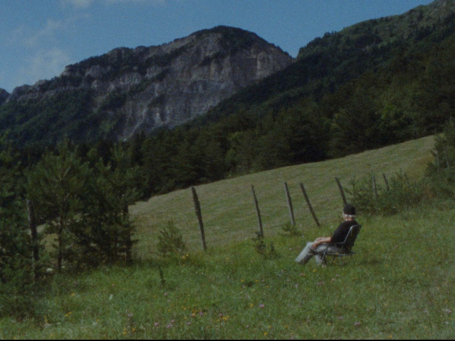 Marlies Pöschl, Filmstill aus „The White Field“, 2022