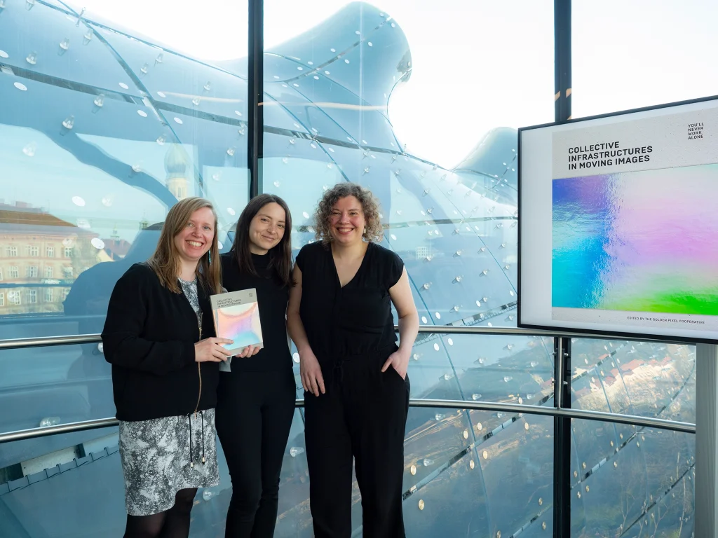 The Golden Pixel Cooperative „Buchpräsentation im Rahmen der Diagonale’22”, Kunsthaus Graz, 2022, die Herausgeberinnen Mona Schwitzer, Enar de Dios Rodríguez und Nathalie Koger, Foto: Miae Son