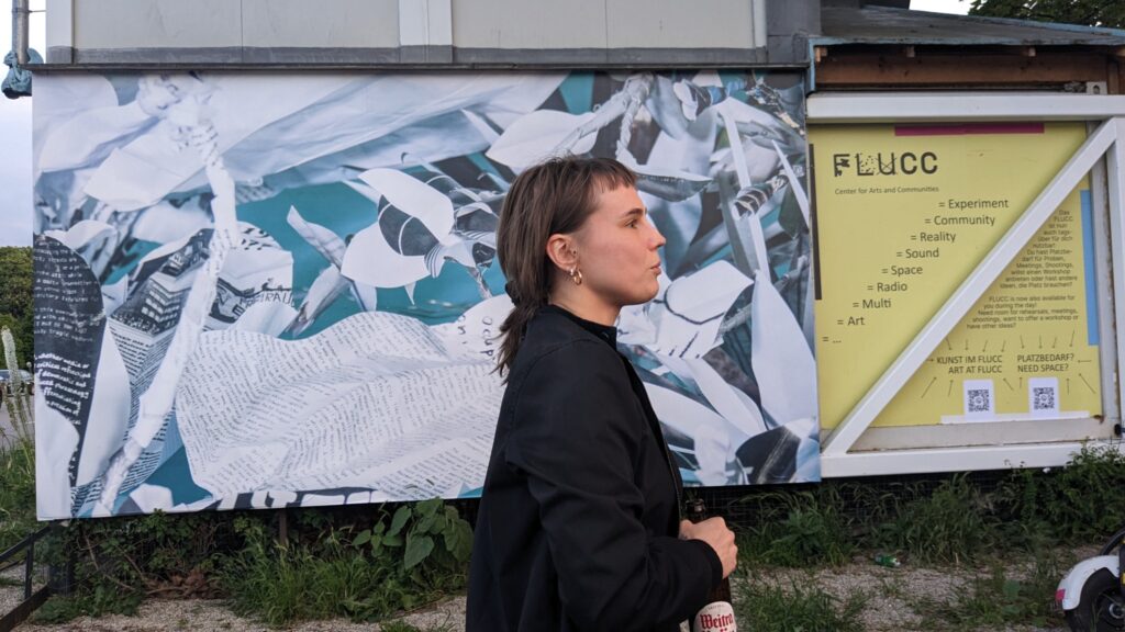 Präsentation der Arbeit „Communal Weeds“ von Pille-Riin Jaik, 2023. Foto: Marlies Pöschl