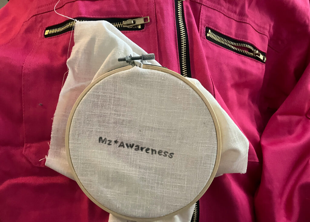 Veronika Hösch: NiNi! Crossing feathers, 2024, Making of, Requisite für Mz*Awareness, CCCQL