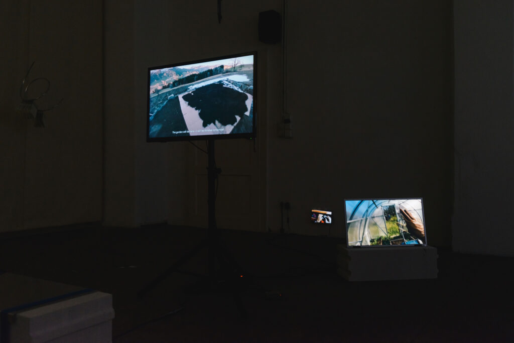 Installationsansicht, „Elastic Chronologies”, Medienwerkstatt Wien, 2024, Pille-Riin Jaik et al: „Freedom in the Present Past ”, Foto: Olena Newkryta