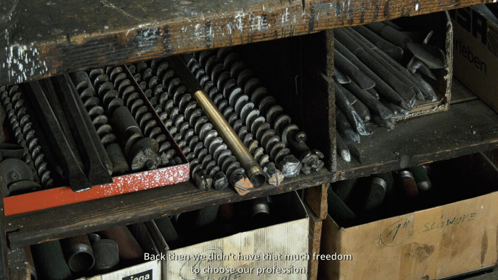 Daniel Hüttler, Pille-Riin Jaik, Klaus Rabeder, Janina Weißengruber, Filmstill aus „Freedom in the Present Past“, 2024