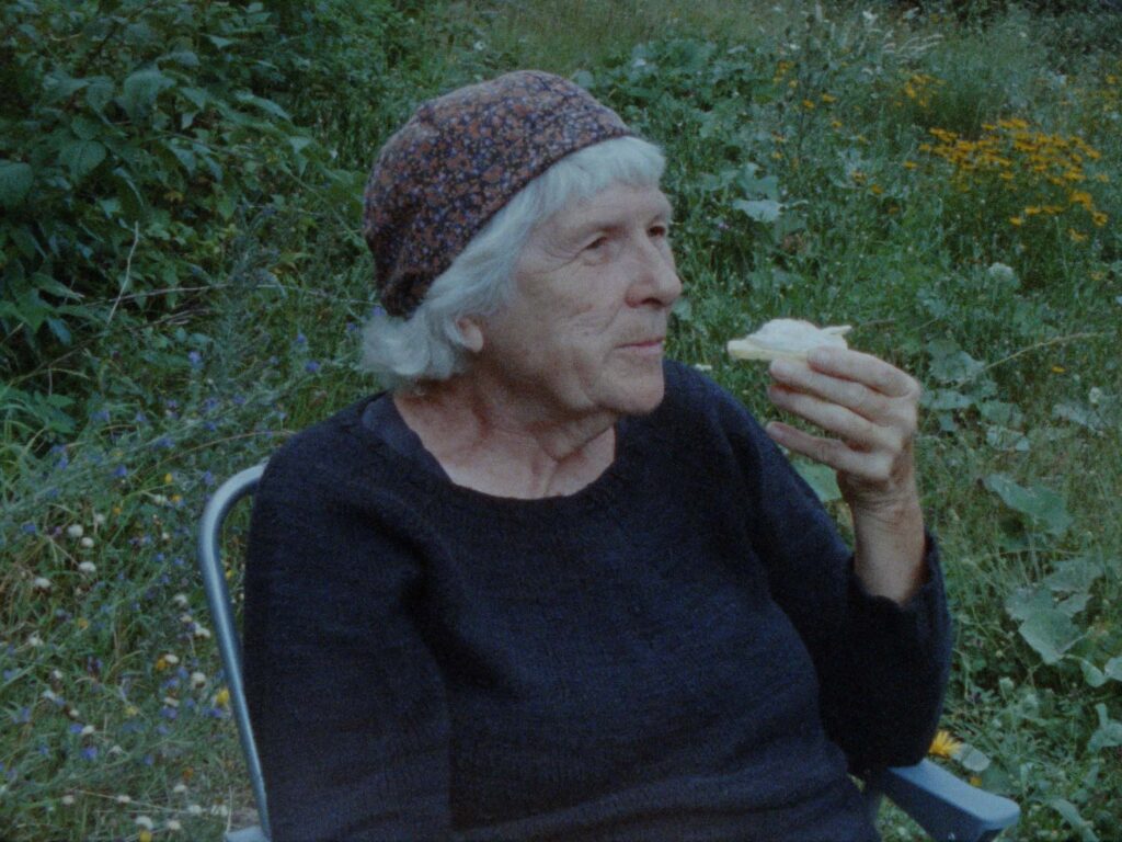 Marlies Pöschl, Filmstill aus „Der weiße Bereich“, 2022 