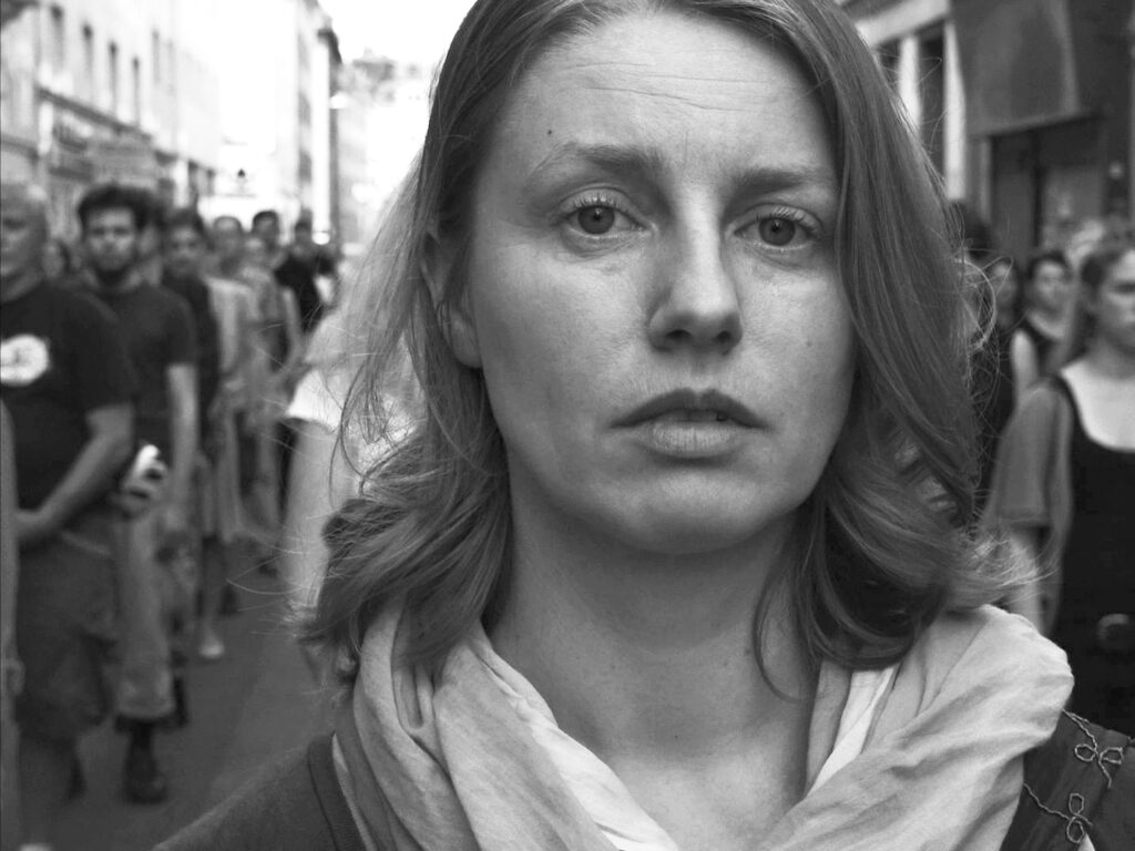 Lotte Schreiber, Filmstill aus „If I Had Land Under My Feet“, 2016