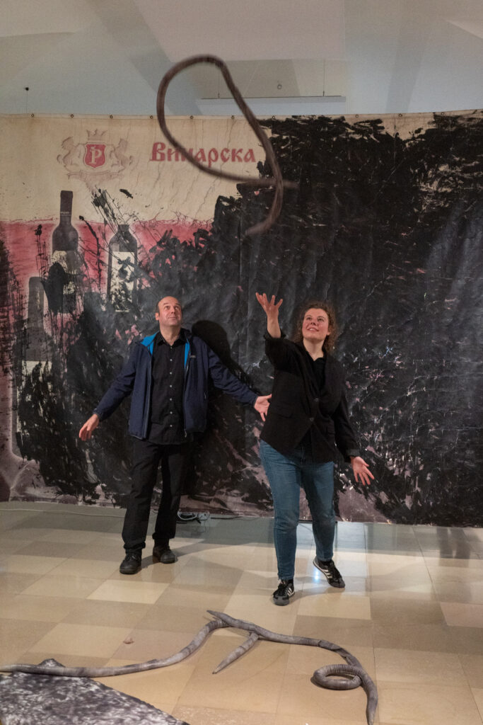 Ausstellungsansicht, „Big screens shatter easily“, Galerie Oberösterreichischer Kunstverein, 2019, Foto: Lisa Truttmann