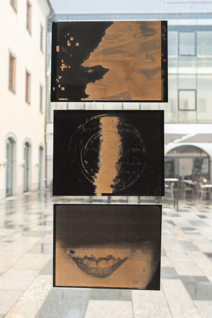 Ausstellungsansicht, „Big screens shatter easily“, Galerie Oberösterreichischer Kunstverein, 2019, Foto: Lisa Truttmann