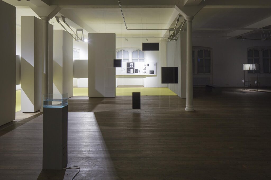 Ausstellungsansicht, The Golden Pixel Cooperative, „search form“, Kunsthalle Exnergasse, 2016, Foto: Wolfgang Thaler