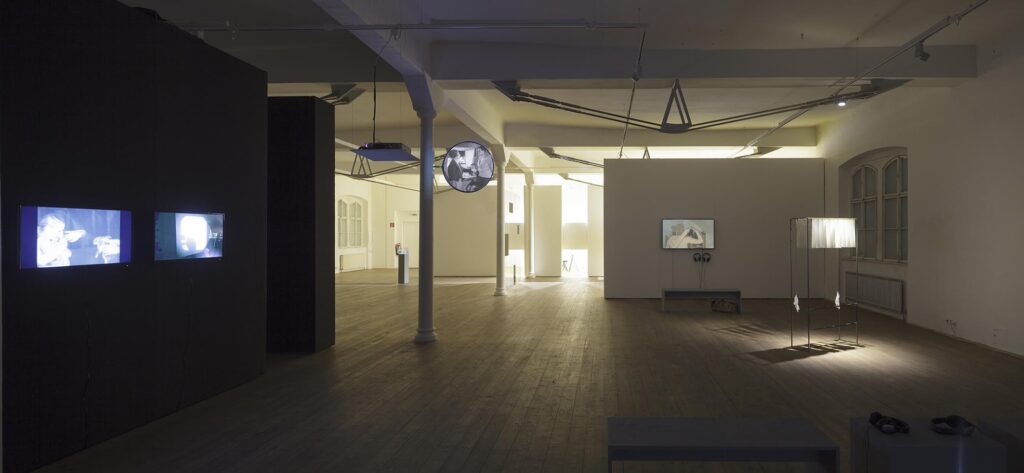 Ausstellungsansicht, The Golden Pixel Cooperative, „search form“, Kunsthalle Exnergasse, 2016, Foto: Wolfgang Thaler