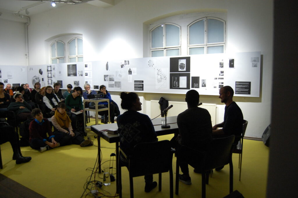 „Berührungspunkte/ Points of Contact," Kunsthalle Exnergasse, 2016, Cana Bilir-Meier, Belinda Kazeem-Kamiński und Jannik Franzen. Foto: unbekannt