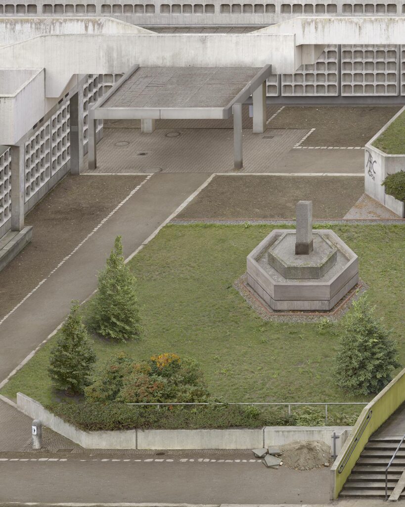 Beate Gütschow, „HC#13“, 2021, C-print, 148 x 115 cm, Courtesy: Produzentengalerie Hamburg © Beate Gütschow, VG Bild-Kunst, Bonn 2026