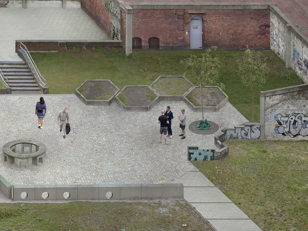 Beate Gütschow, „HC-Serie“, 2018, C-print © Beate Gütschow, VG-Bild-Kunst, Bonn 2025