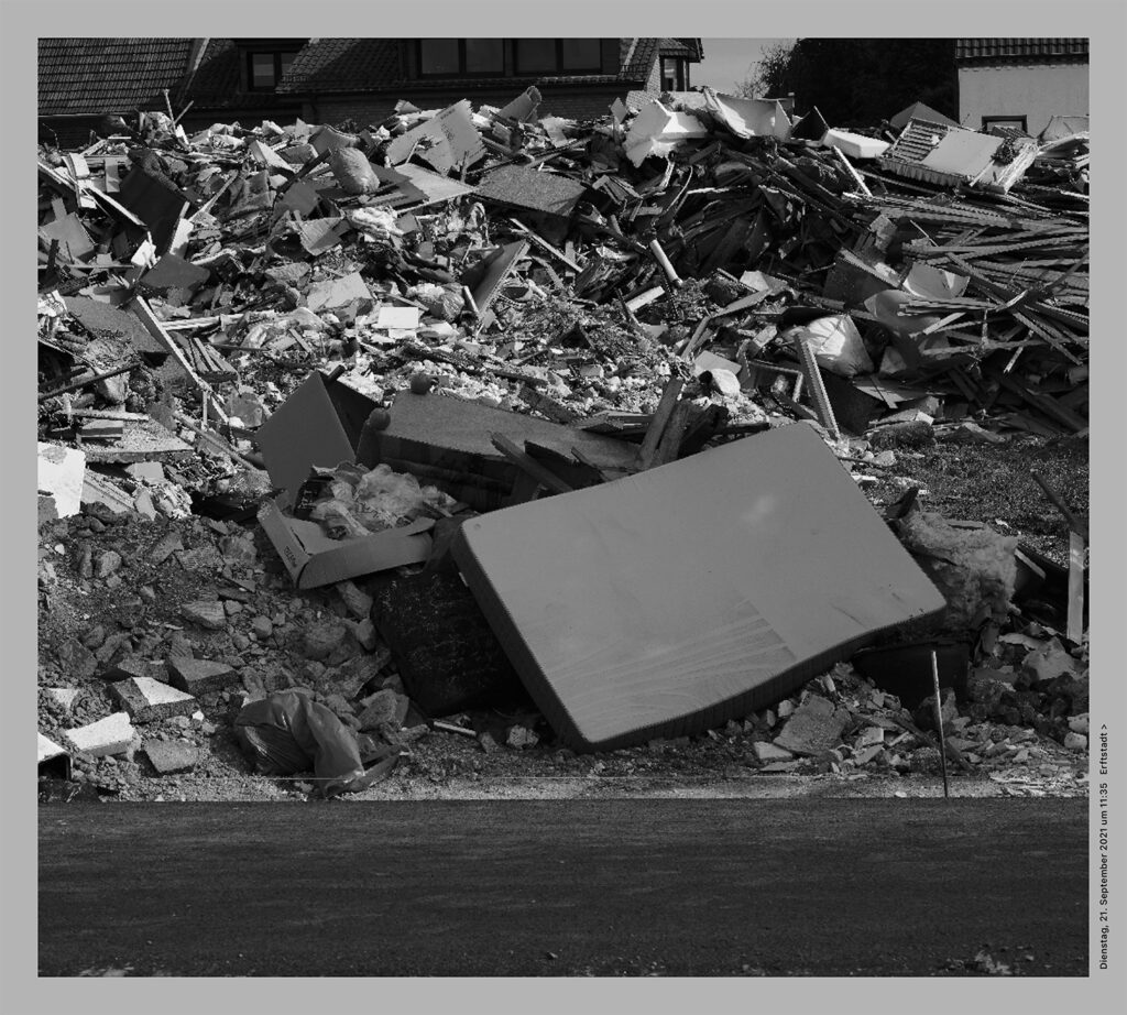 Beate Gütschow, „Resistance,Flood,Fire, Resistance.“, 2025, Publikation © Beate Gütschow, VG-Bild-Kunst, Bonn 2025