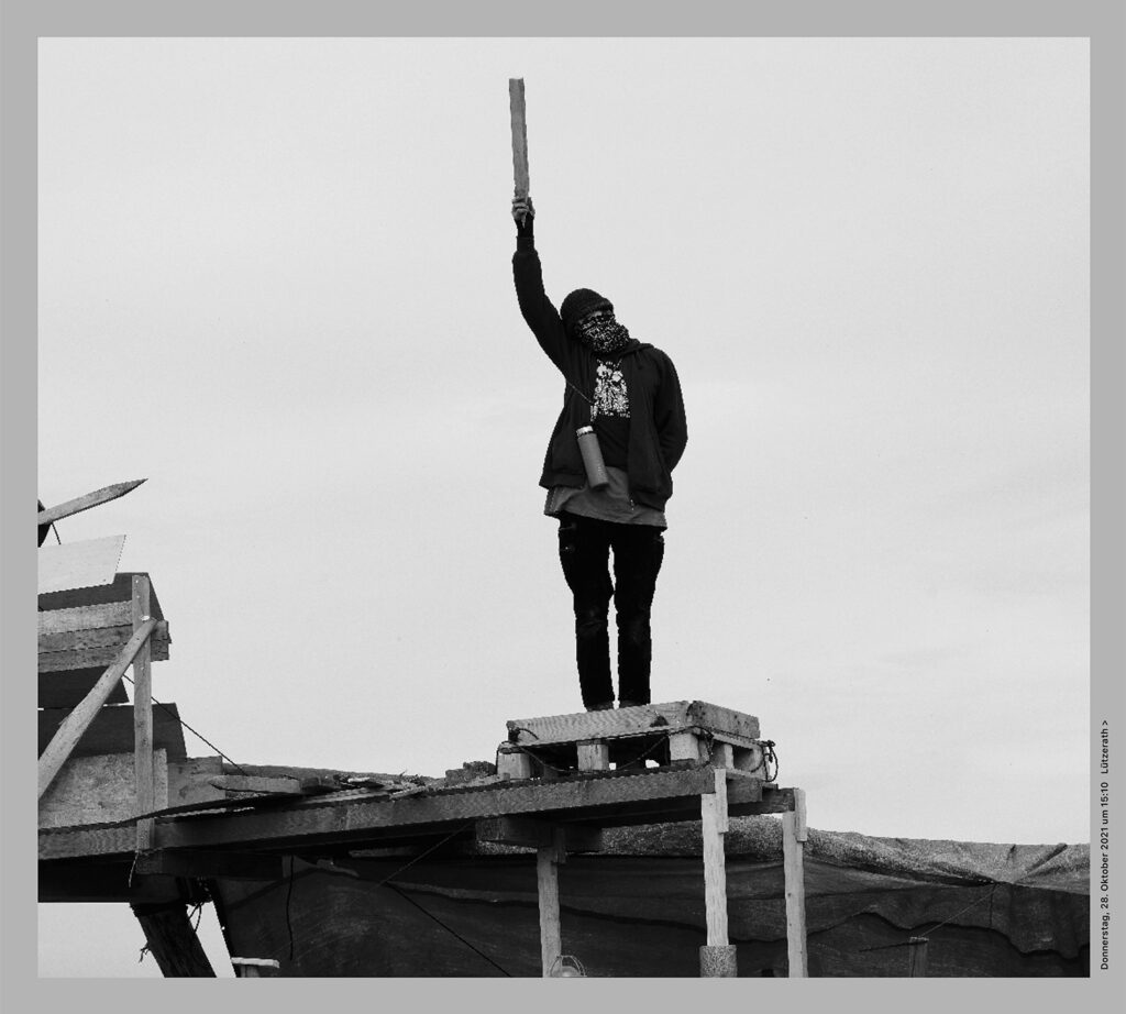 Beate Gütschow, „Resistance,Flood,Fire, Resistance.“, 2025, Publikation © Beate Gütschow, VG-Bild-Kunst, Bonn 2025