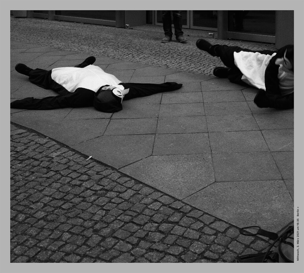 Beate Gütschow, „Resistance,Flood,Fire, Resistance.“, 2025, Publikation © Beate Gütschow, VG-Bild-Kunst, Bonn 2025