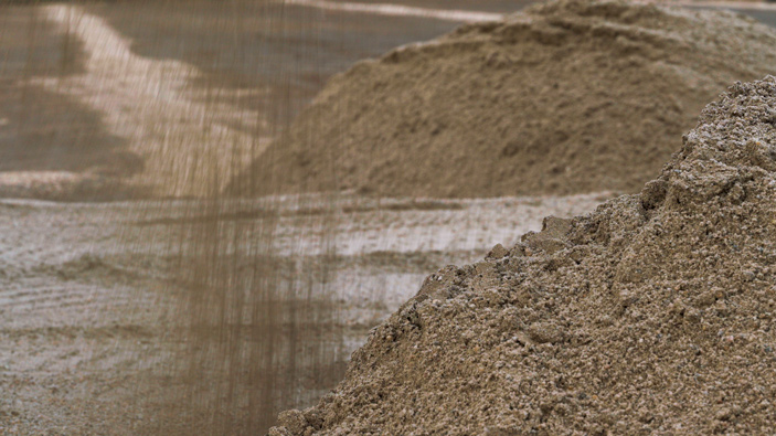 Simona Obholzer, Filmstill aus „DIN 18035“, 2024.