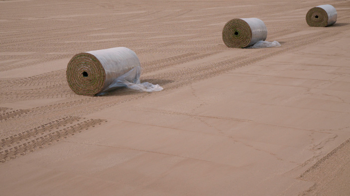 Simona Obholzer, Filmstill aus „DIN 18035“, 2024.