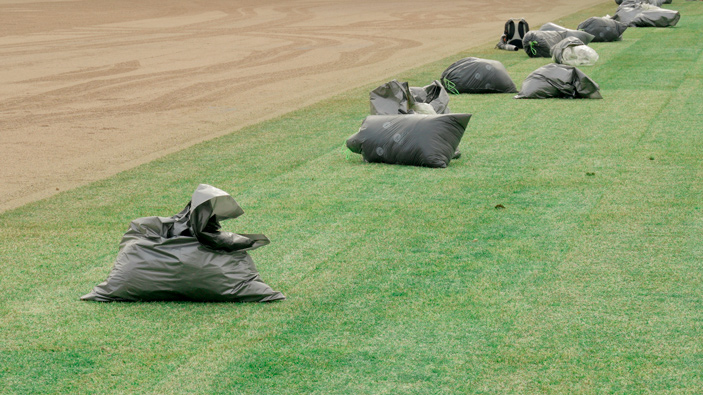 Simona Obholzer, Filmstill aus „DIN 18035“, 2024.